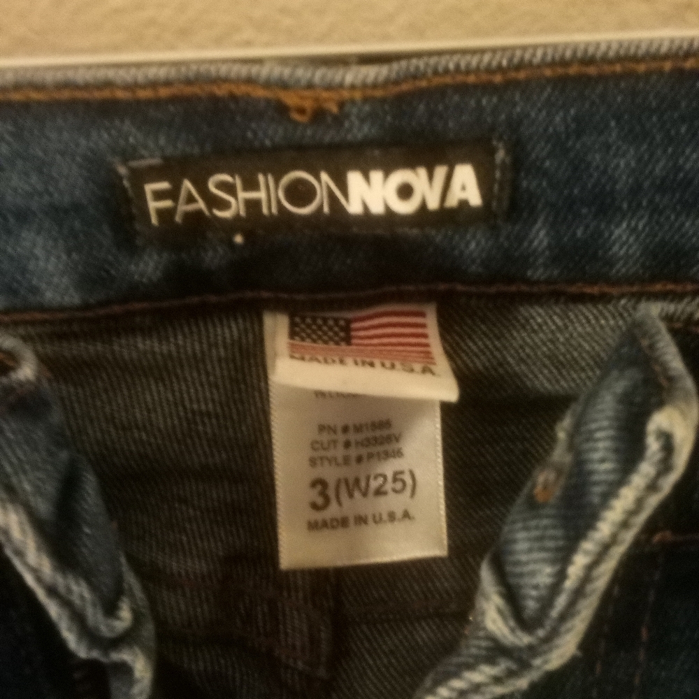Fashion Nova BLUE DENIUM PANTS  size 3(w25) Jeans, STRAIGHT LEG, COMFORTABLE - Picture 5 of 5